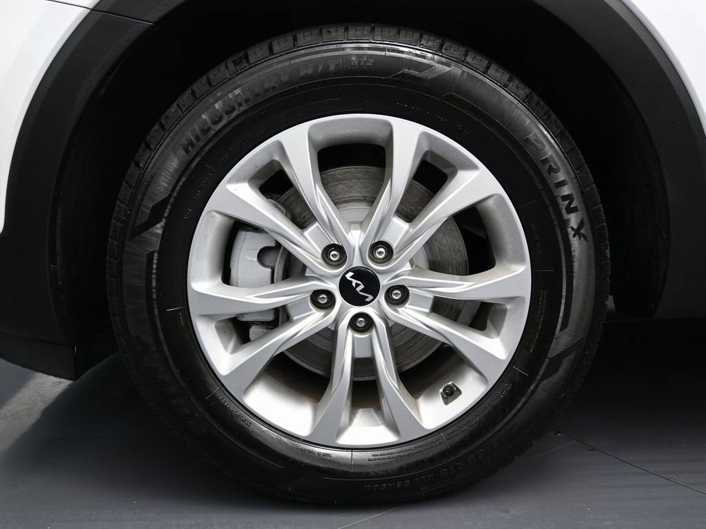 Used 2022 Kia Telluride LX image 9