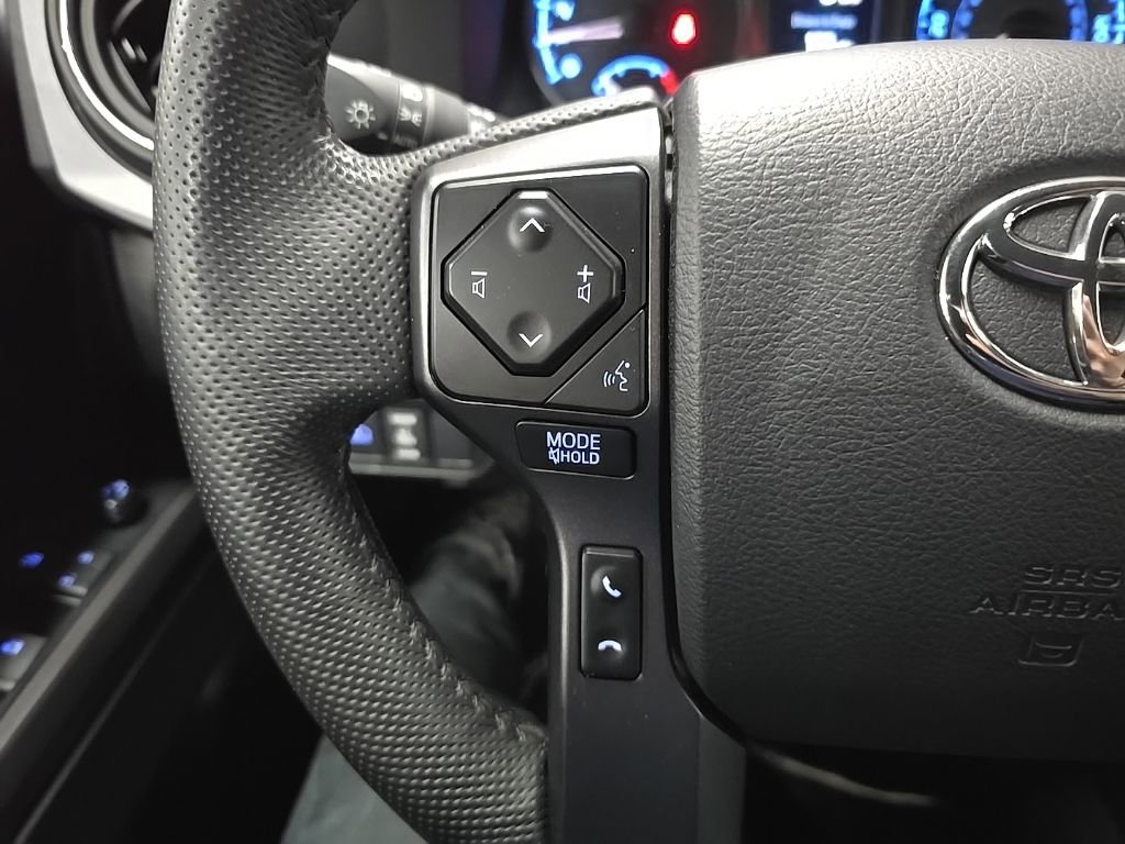 Used 2022 Toyota Tacoma TRD Off-Road AWD/4WD image 19