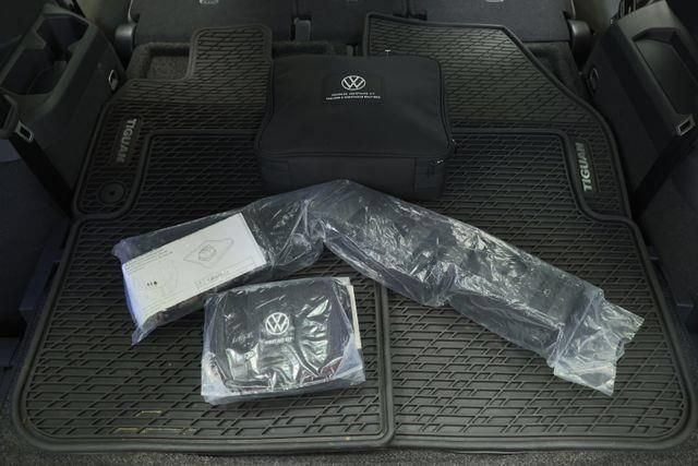 Certified 2023 Volkswagen Tiguan SE FWD image 34