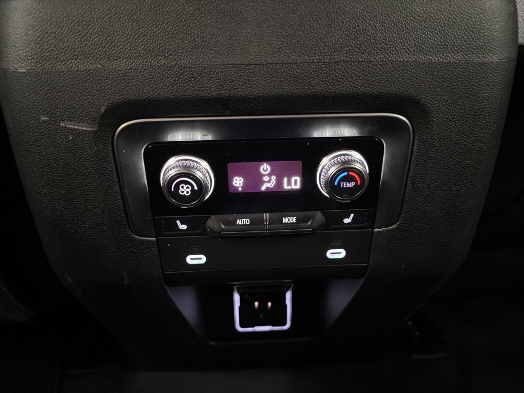 Used 2021 GMC Yukon Denali w/ Denali Premium Package image 34