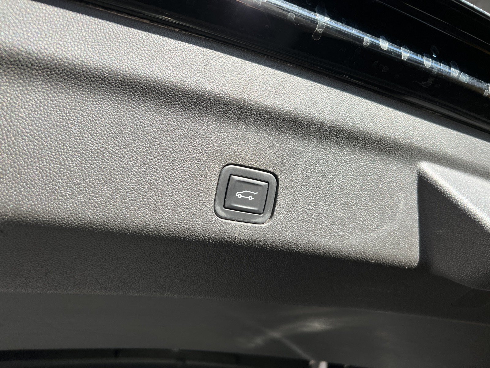 Used 2023 GMC Yukon XL SLT AWD/4WD image 30