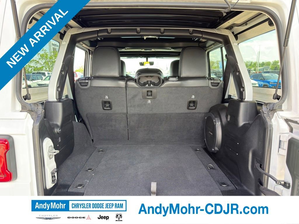 Used 2022 Jeep Wrangler Unlimited Sahara AWD/4WD image 31