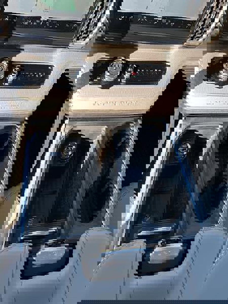 New 2025 Ford Expedition Active image 26