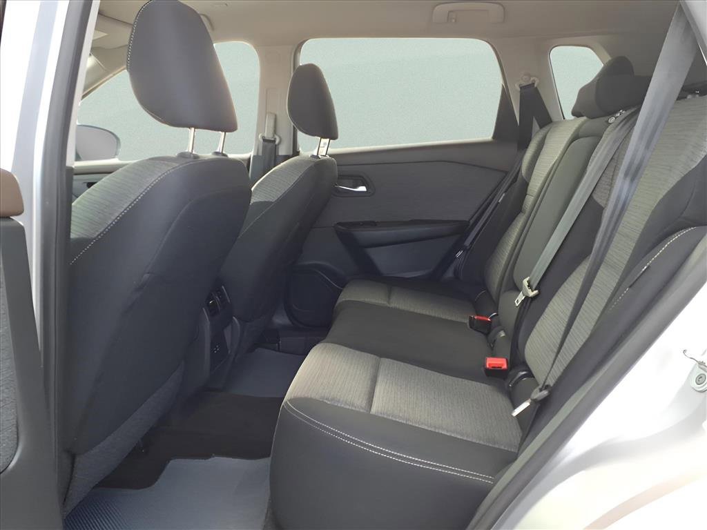 Used 2023 Nissan Rogue SV image 17