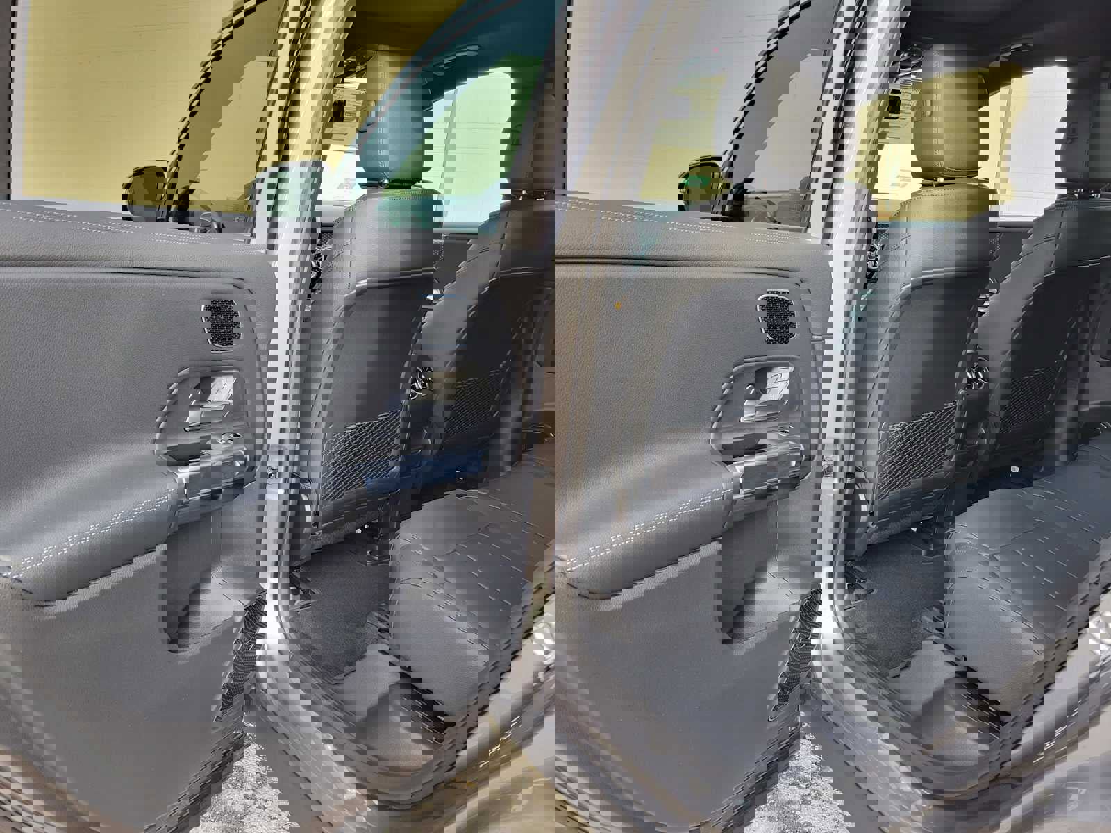 Used 2025 Mercedes-Benz EQB 350 4MATIC SUV image 17