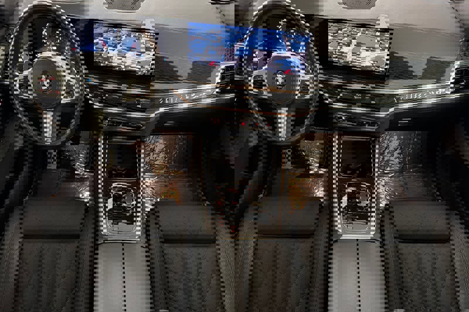 Used 2024 BMW X6 xDrive40i w/ Premium Package image 3