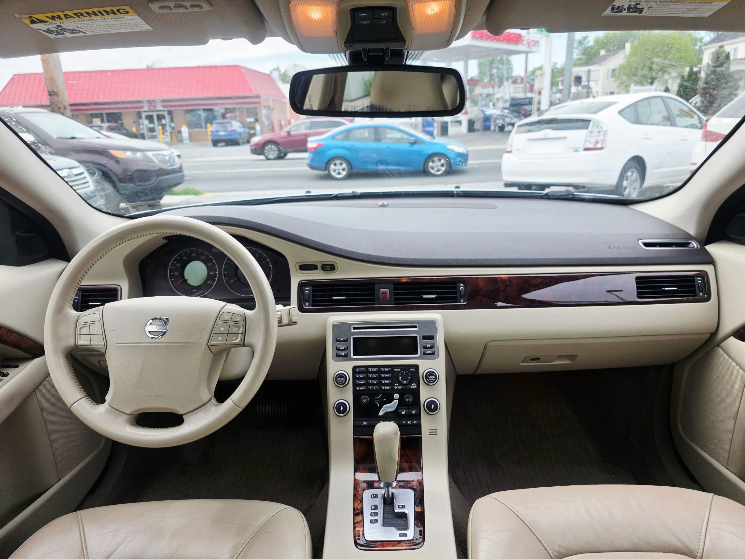 Used 2009 Volvo V70 FWD image 17