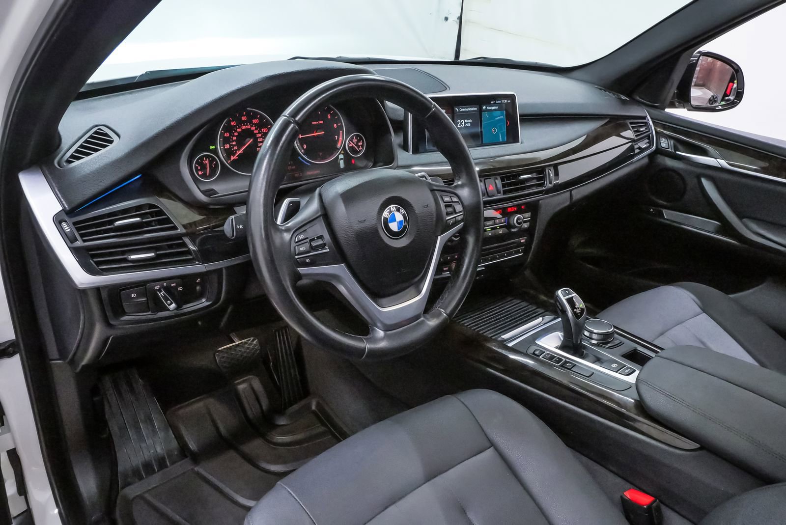 Used 2018 BMW X5 sDrive35i w/ M Sport Package image 2