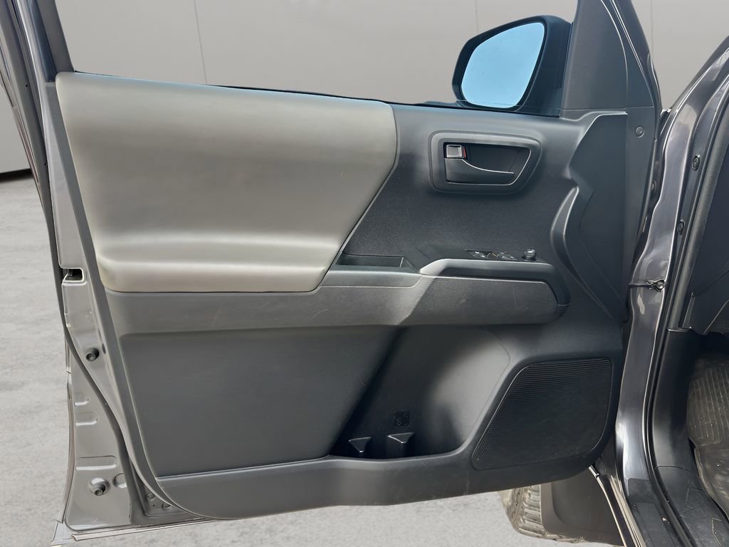 Used 2020 Toyota Tacoma SR w/ SX Package image 12