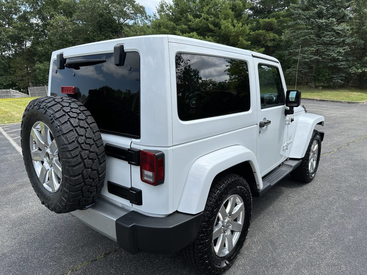 Used 2016 Jeep Wrangler Sahara w/ Connectivity Group image 11