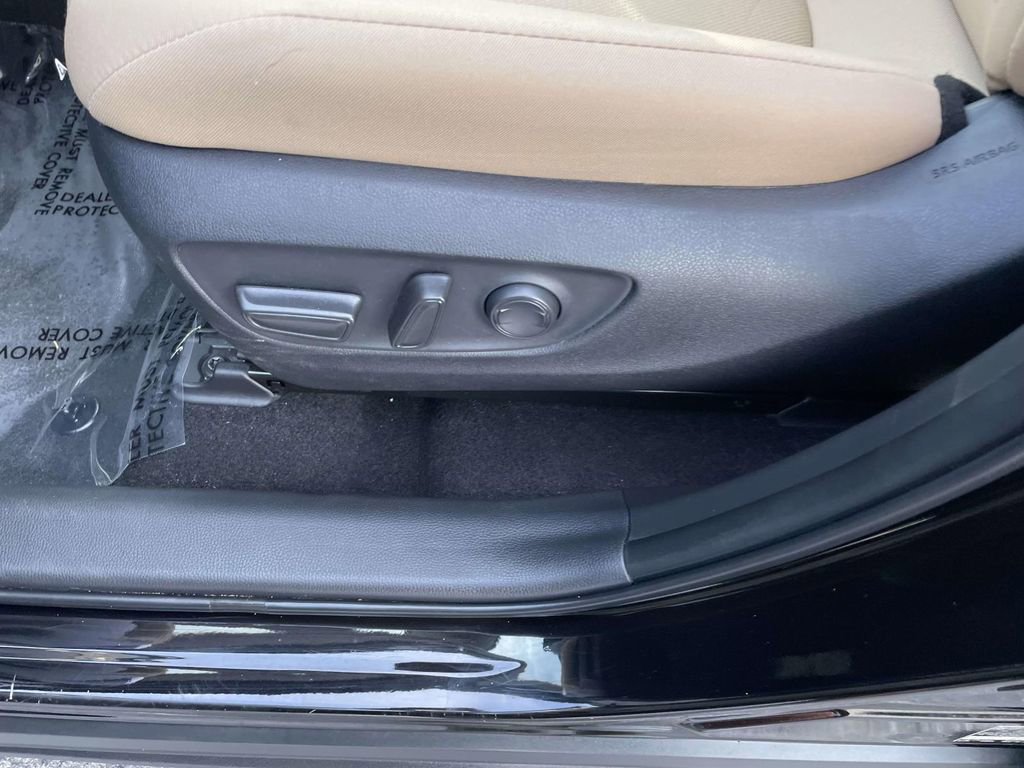 Used 2025 Toyota RAV4 XLE w/ Convenience Package image 30