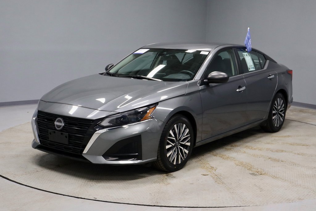 Used 2024 Nissan Altima 2.5 SV image 7