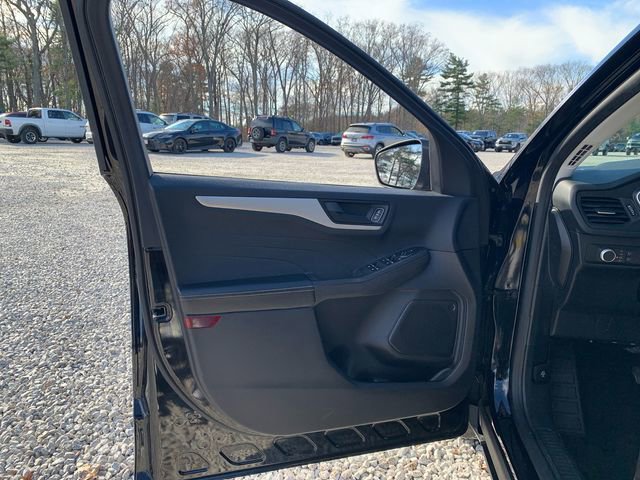 Used 2022 Ford Escape SE w/ Cold Weather Package image 24