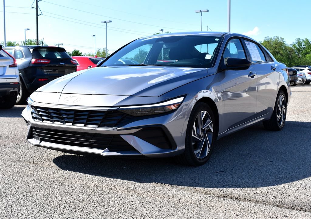 Used 2025 Hyundai Elantra Sport FWD image 1