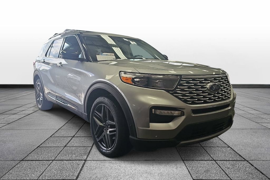 Used 2020 Ford Explorer Platinum w/ Premium Technology Package AWD/4WD image 3