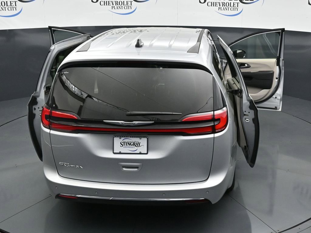 Used 2024 Chrysler Pacifica Touring-L FWD image 35