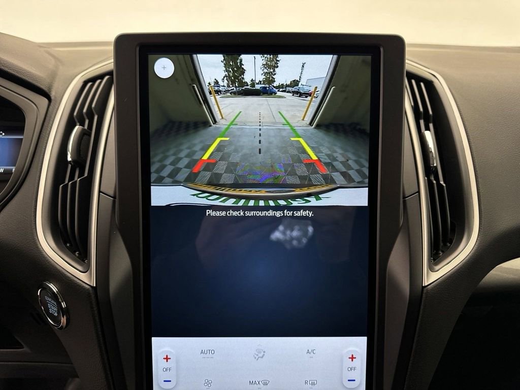 New 2024 Ford Edge SE image 8