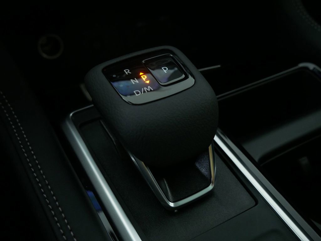 New 2025 Nissan Pathfinder Platinum w/ Black Appearance Package image 28