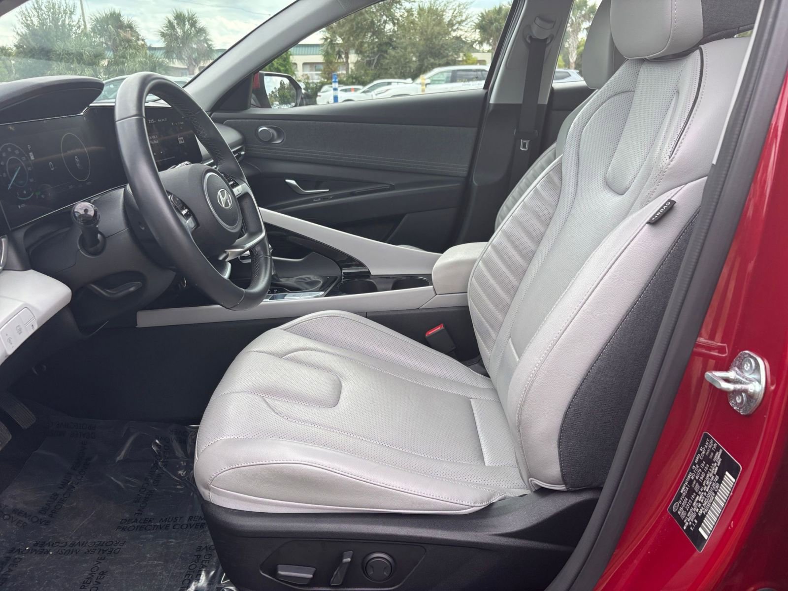 Used 2025 Hyundai Elantra Limited image 28