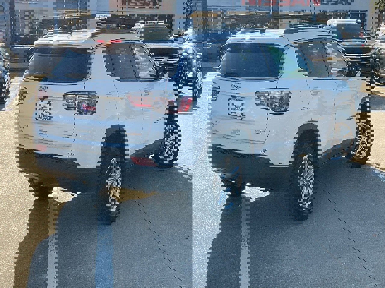 Used 2023 Jeep Compass Latitude image 5