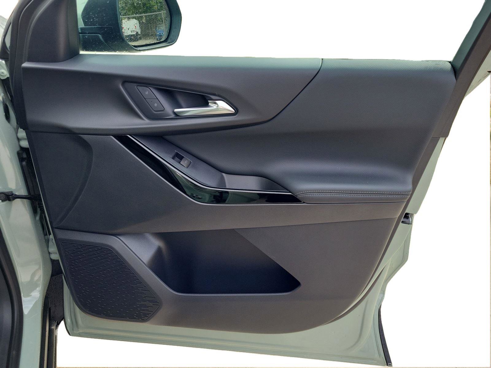 Used 2025 Chevrolet Equinox LT w/ Safety and Technology Package image 21