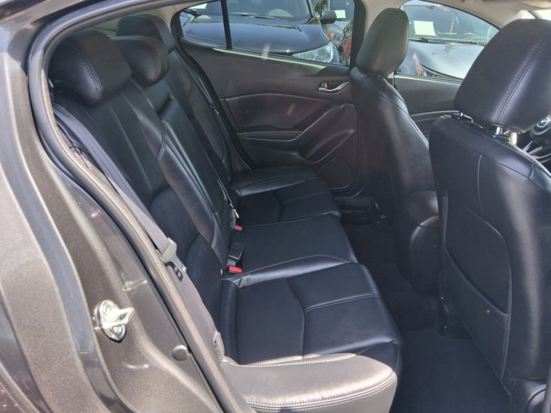 Used 2018 MAZDA MAZDA3 Touring FWD image 9