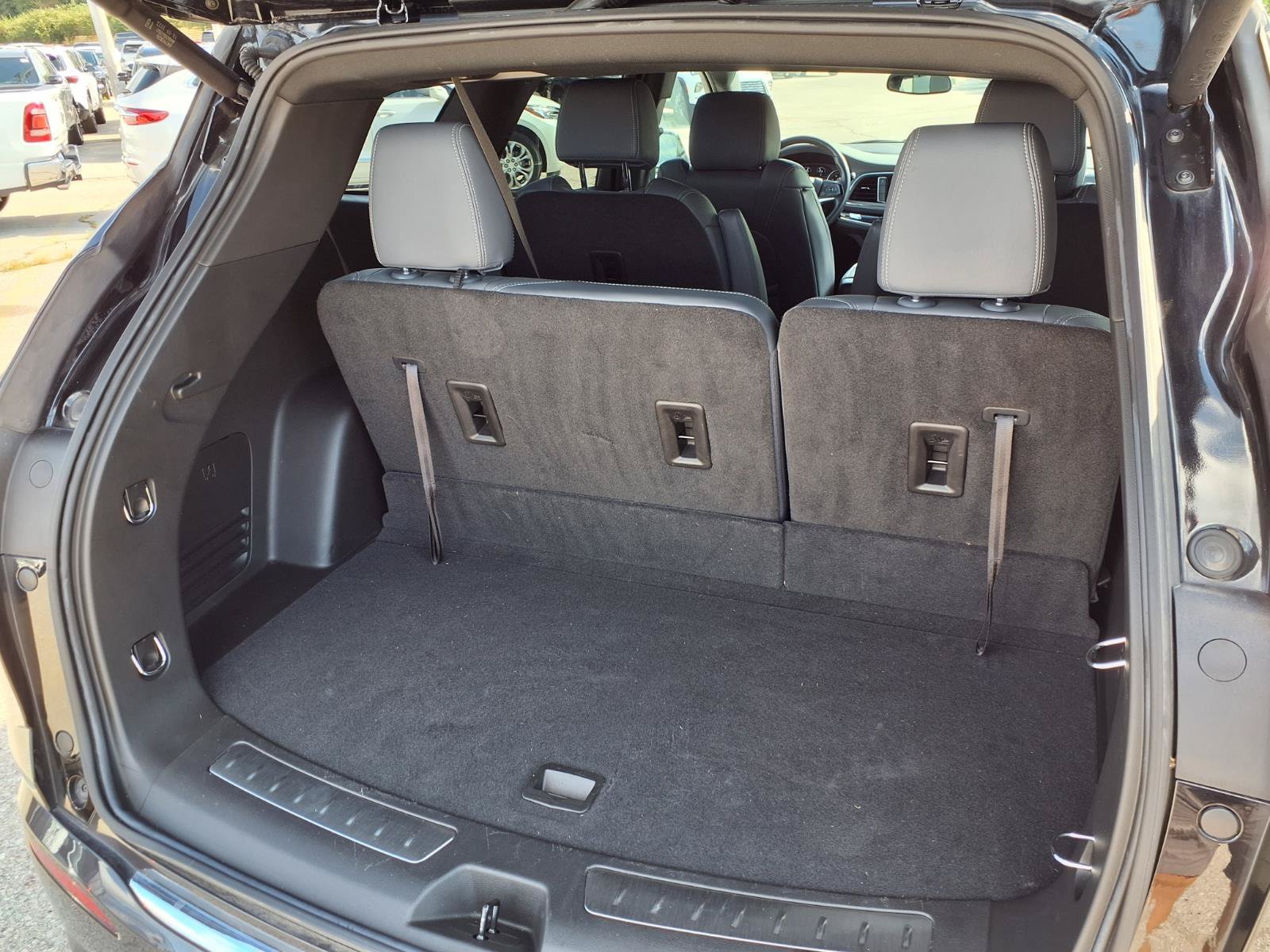Used 2024 Buick Enclave Essence FWD image 27