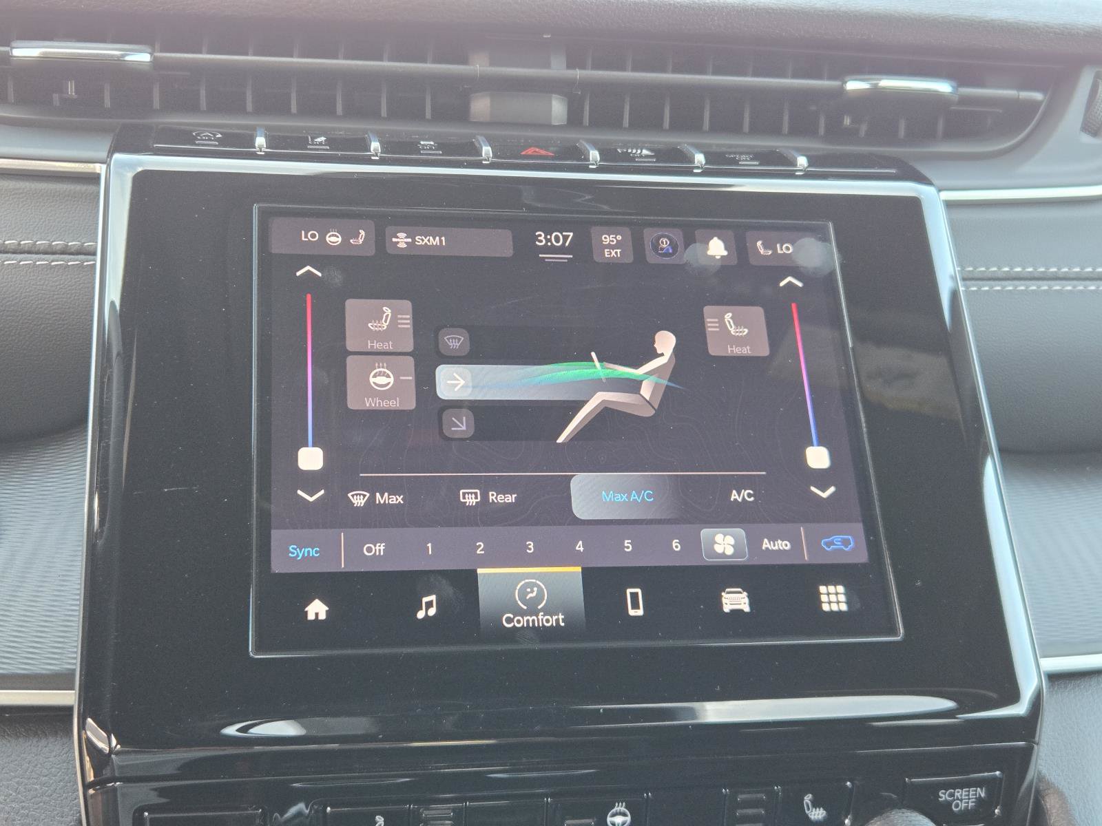 Certified 2025 Jeep Grand Cherokee Altitude RWD image 10