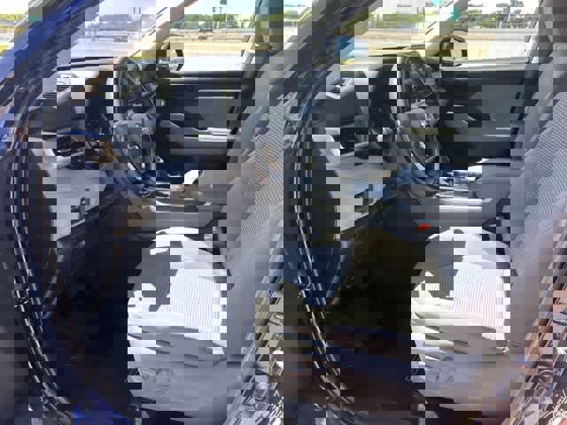 Used 2023 Toyota Highlander L FWD image 3