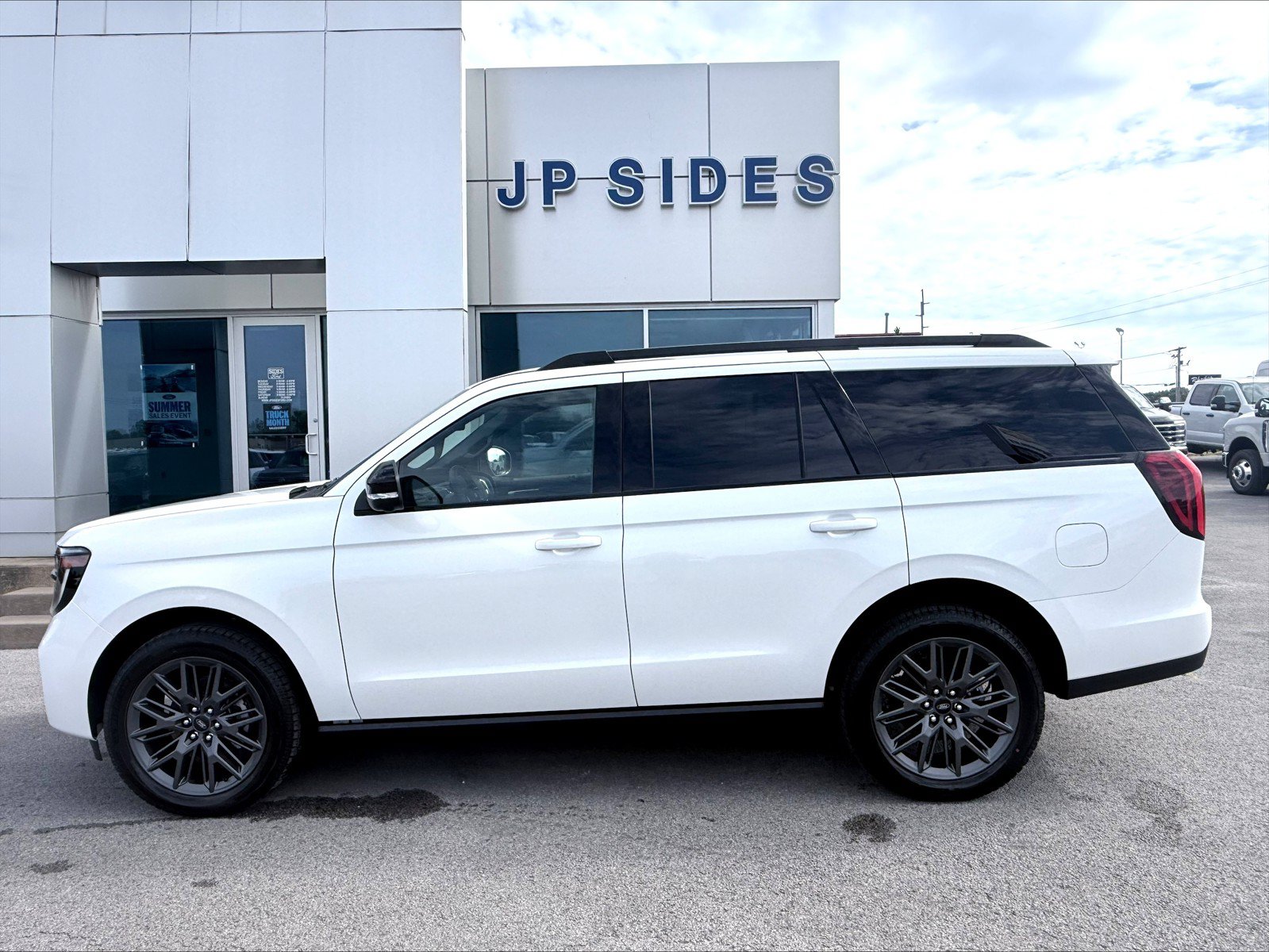 New 2027 Ford Expedition Platinum w/ Stealth Appearance Package AWD/4WD image 8