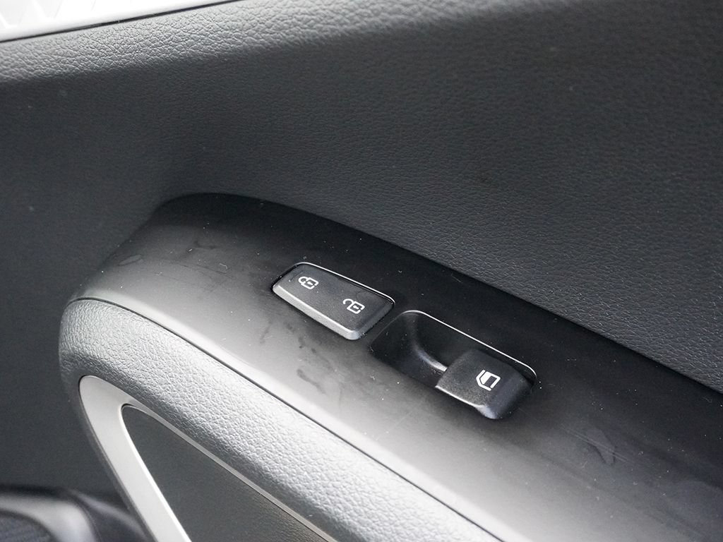 Used 2025 Kia Soul LX w/ LX Technology Package FWD image 17