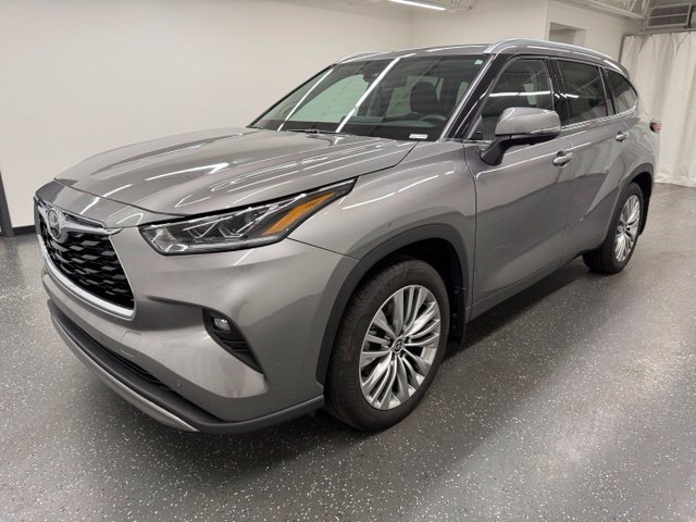 Certified 2025 Toyota Highlander Platinum AWD/4WD image 5
