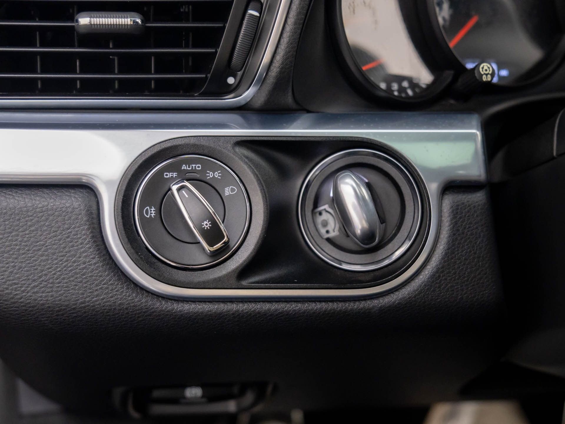 Used 2017 Porsche 911 Carrera image 18