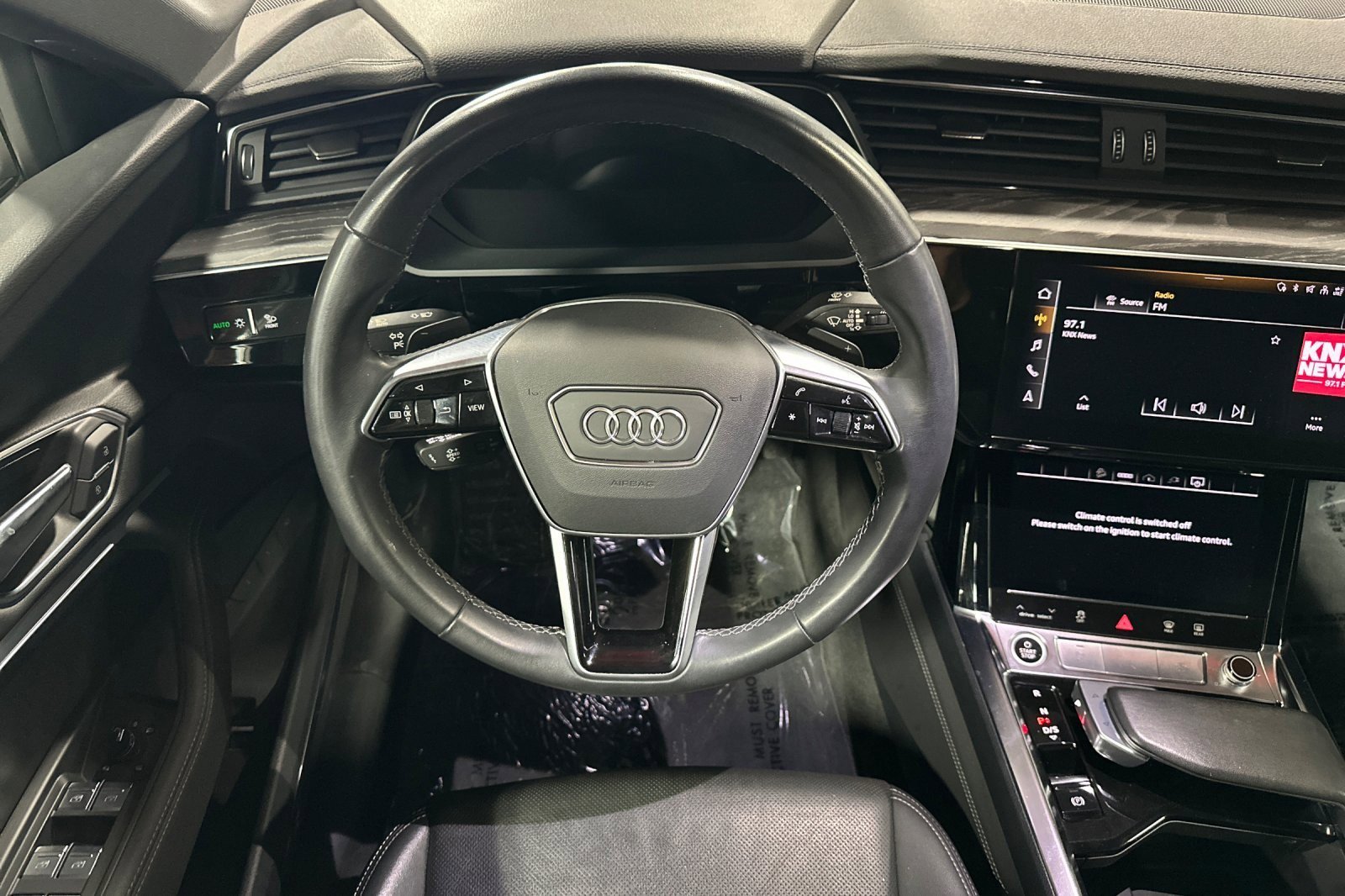 Certified 2023 Audi e-tron Premium Plus w/ Premium Plus Package image 13