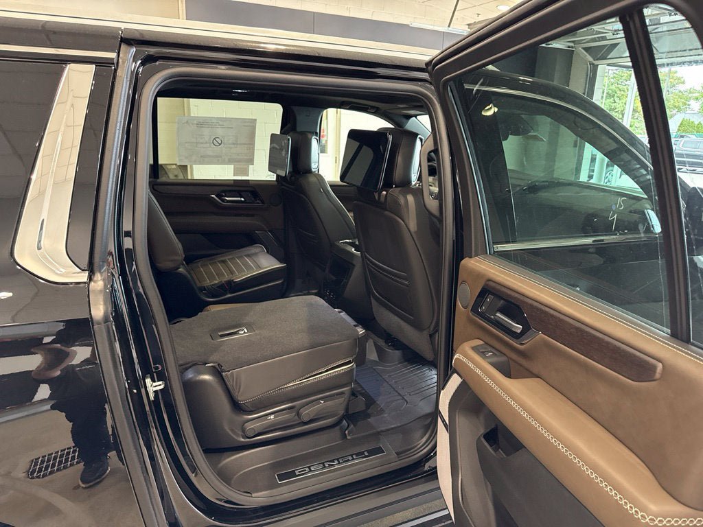 New 2026 GMC Yukon XL Denali Ultimate w/ LPO, Floor Liner Package AWD/4WD image 17