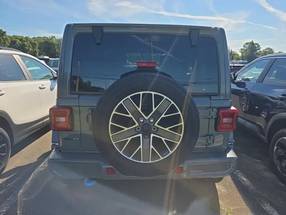 Used 2022 Jeep Wrangler Unlimited Sahara AWD/4WD image 7