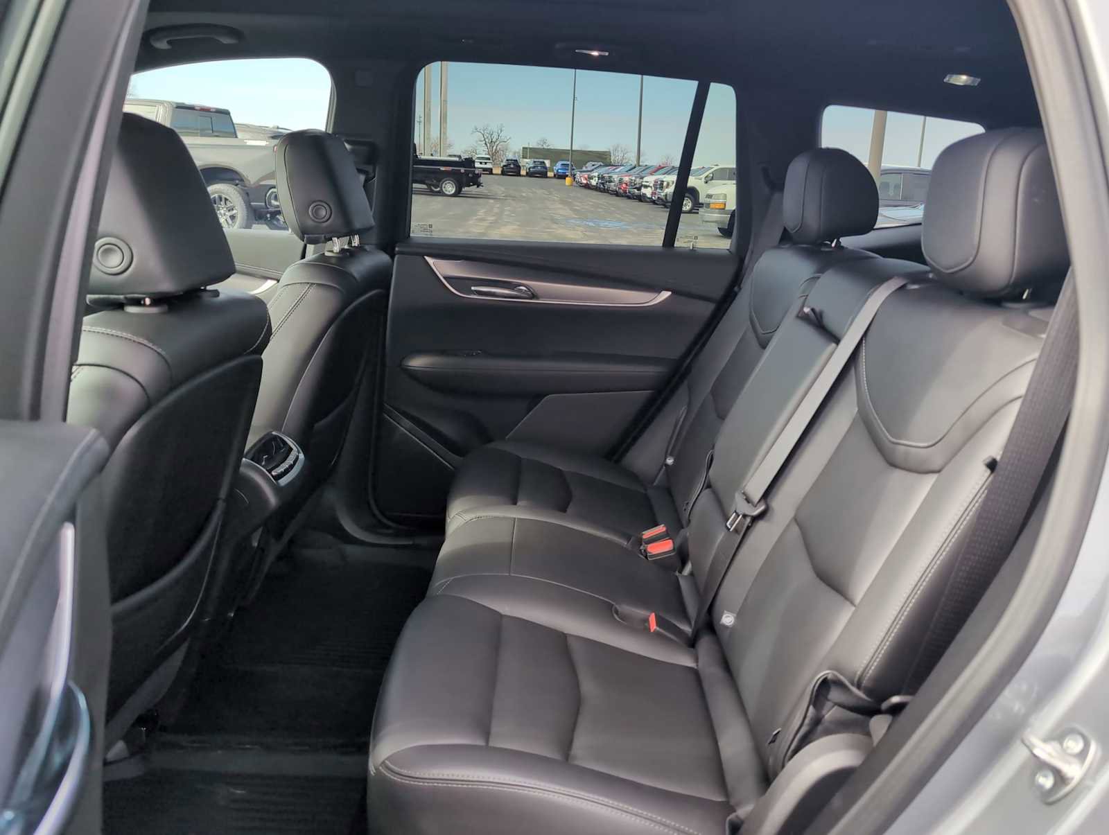 Used 2024 Cadillac XT6 Luxury w/ LPO, Floor Liner Package image 24