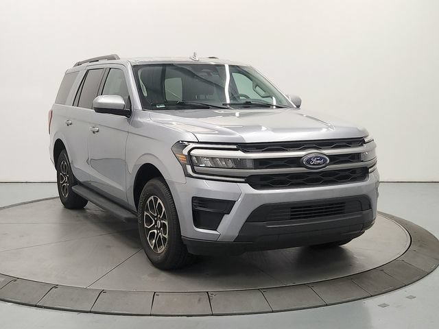 Used 2024 Ford Expedition XLT RWD image 3
