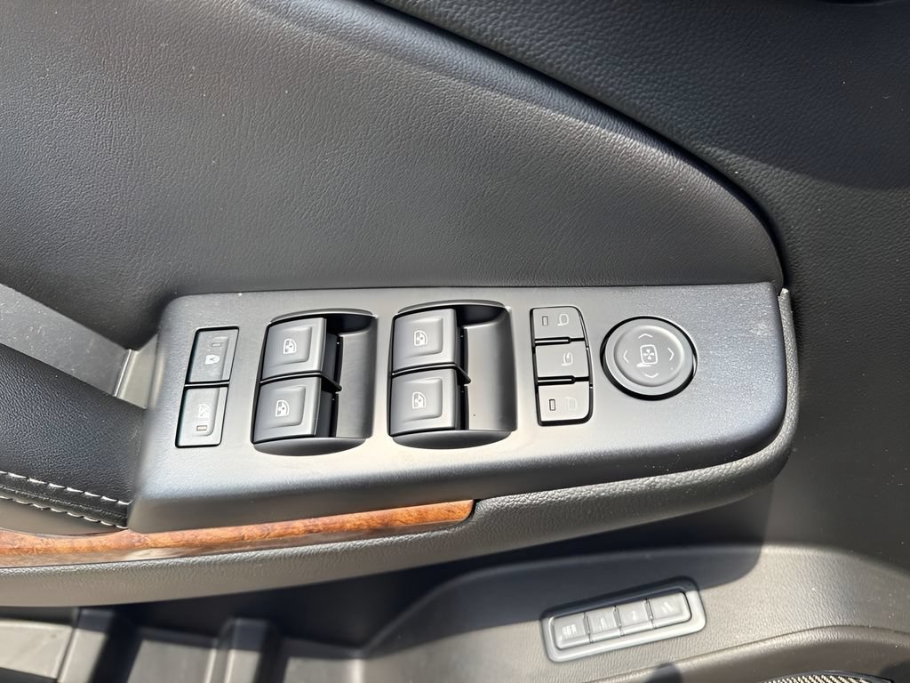 Used 2018 Chevrolet Suburban Premier AWD/4WD image 33