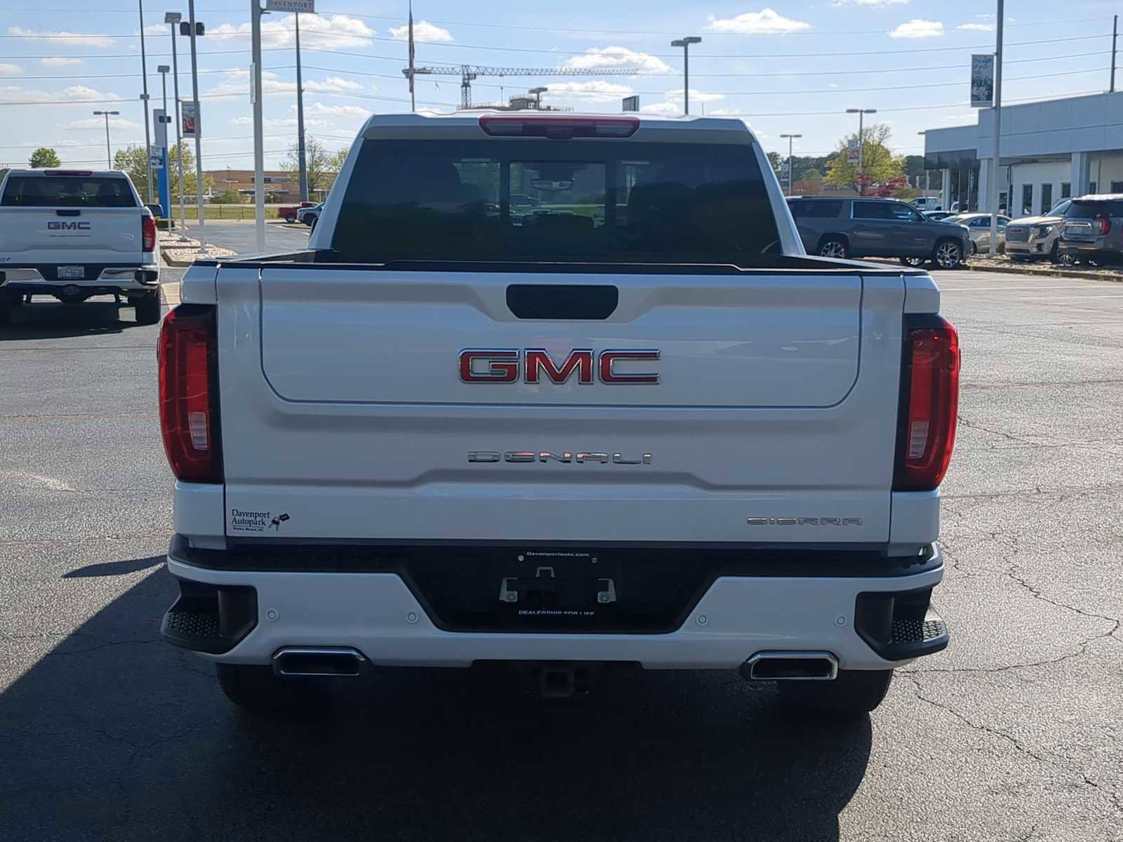 Used 2025 GMC Sierra 1500 Denali w/ Denali Reserve Package AWD/4WD image 7