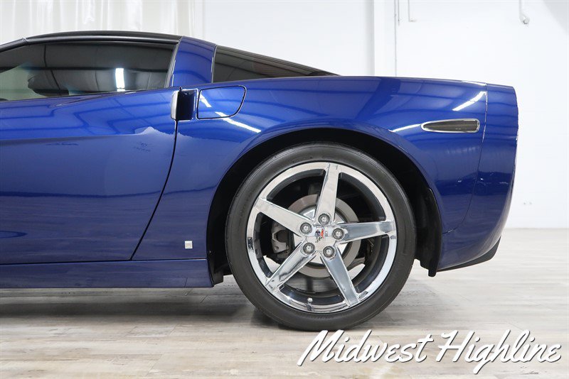 Used 2006 Chevrolet Corvette Coupe w/ Preferred Equipment Group RWD image 17