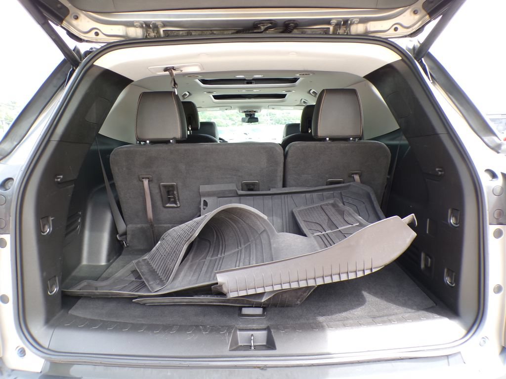 Used 2018 Chevrolet Traverse LT w/ LPO, Floor Liner Package AWD/4WD image 18