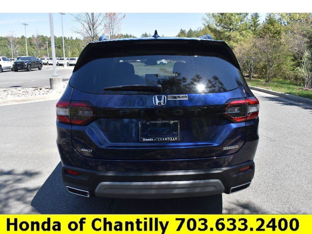 Used 2025 Honda Pilot Touring image 6