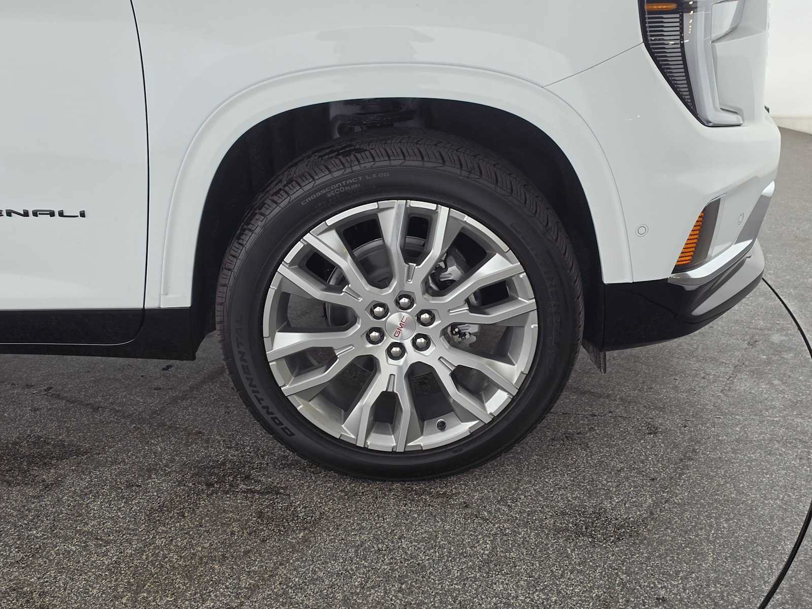 New 2027 GMC Acadia Denali w/ LPO, Black Badging Package FWD image 9
