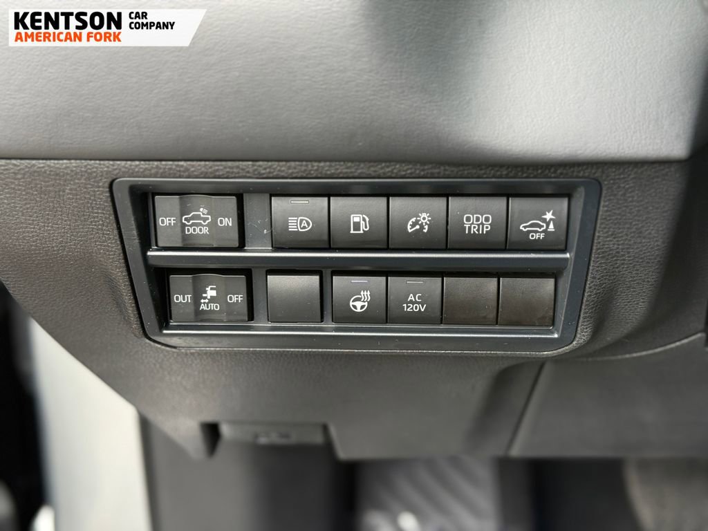 Used 2025 Toyota Tundra Platinum AWD/4WD image 21
