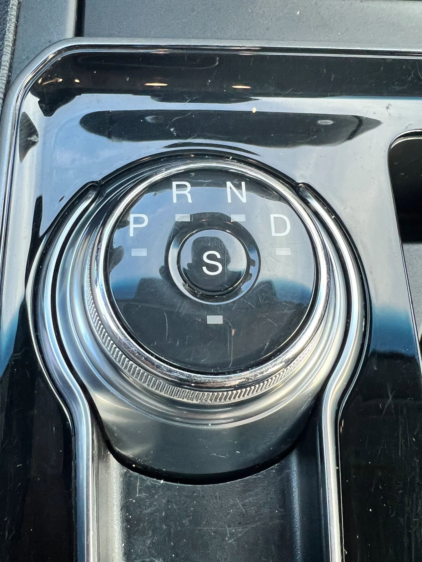 Used 2020 Ford Edge SE image 15