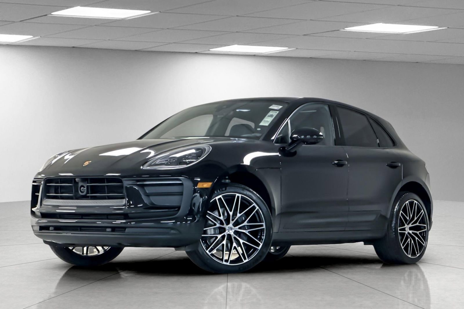 New 2025 Porsche Macan image 1
