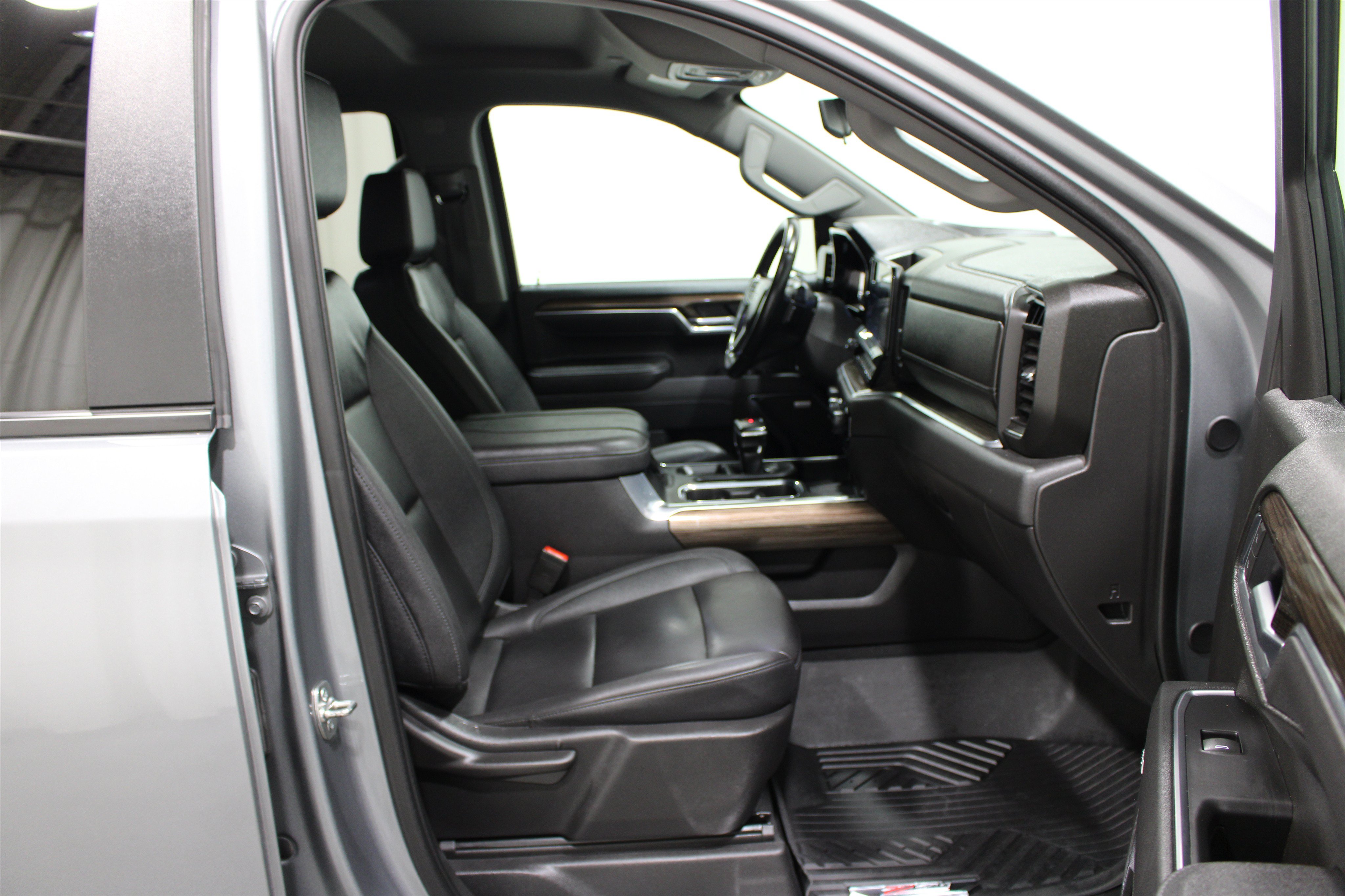 Used 2025 Chevrolet Silverado 1500 LT Trail Boss w/ Convenience Package II AWD/4WD image 24