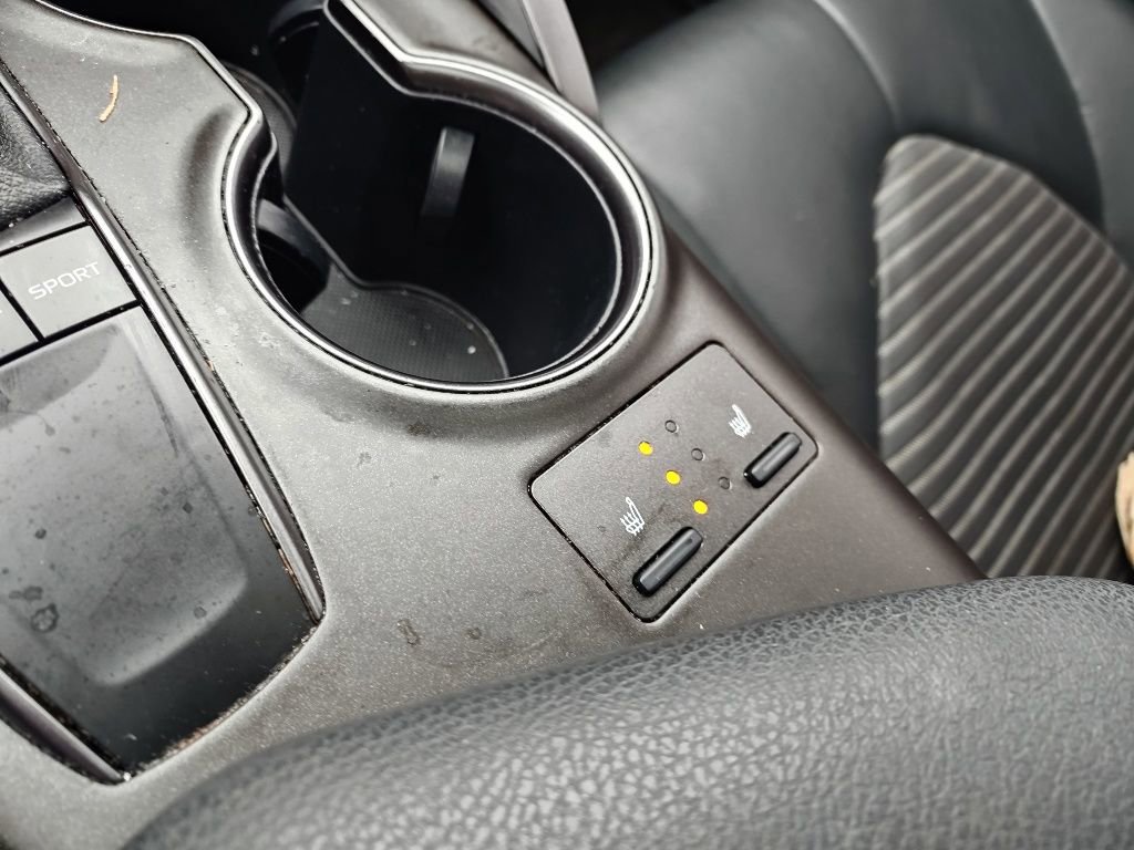 Used 2023 Toyota Camry SE w/ Cold Weather Package FWD image 9