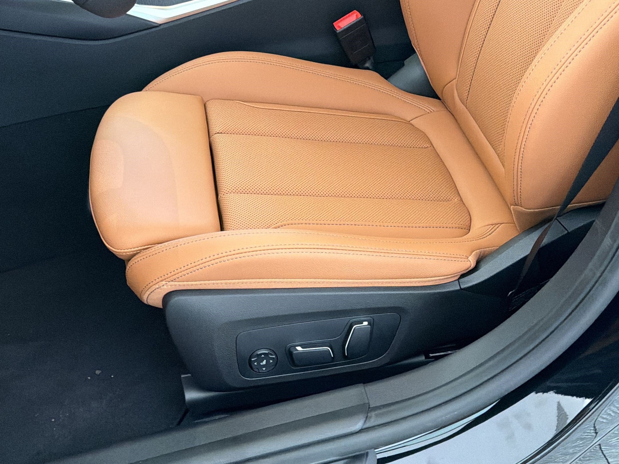 New 2026 BMW 330i xDrive Sedan w/ M Sport Package AWD/4WD image 15